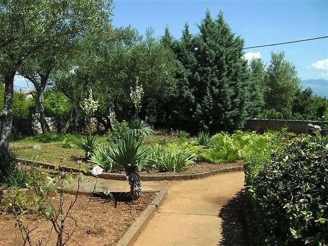 Dobrinj 2 아파트 *